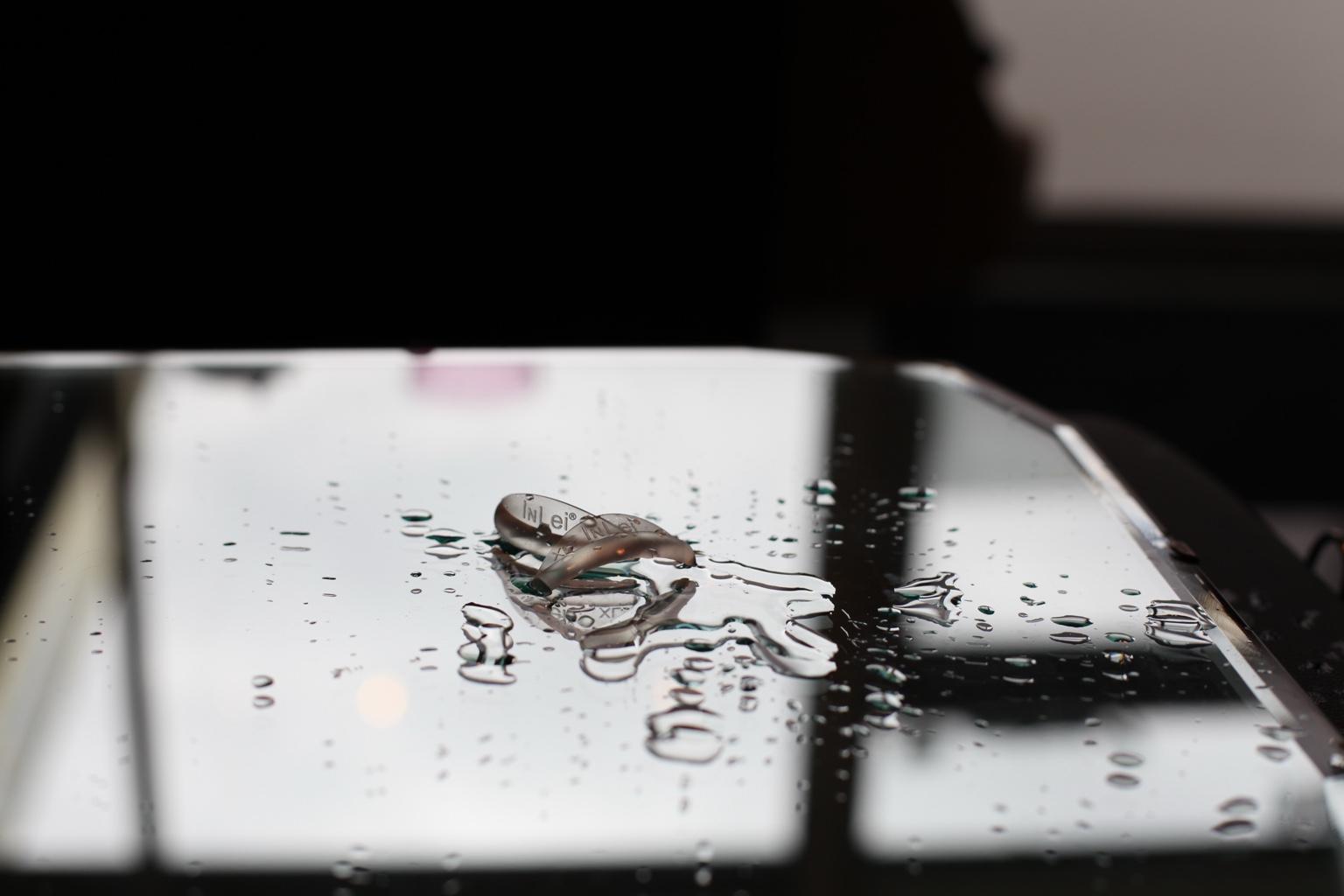 Lash shields and water droplets on a reflective tray